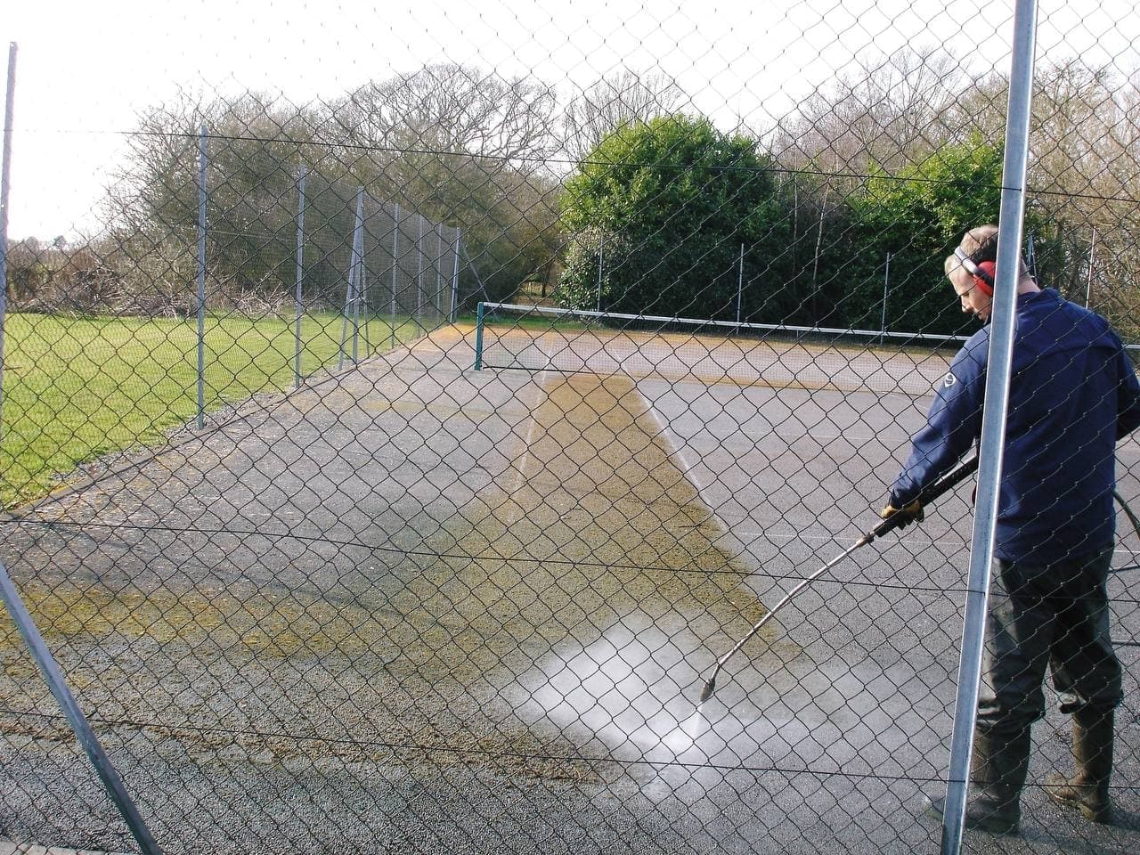 Tennis court maintenance service